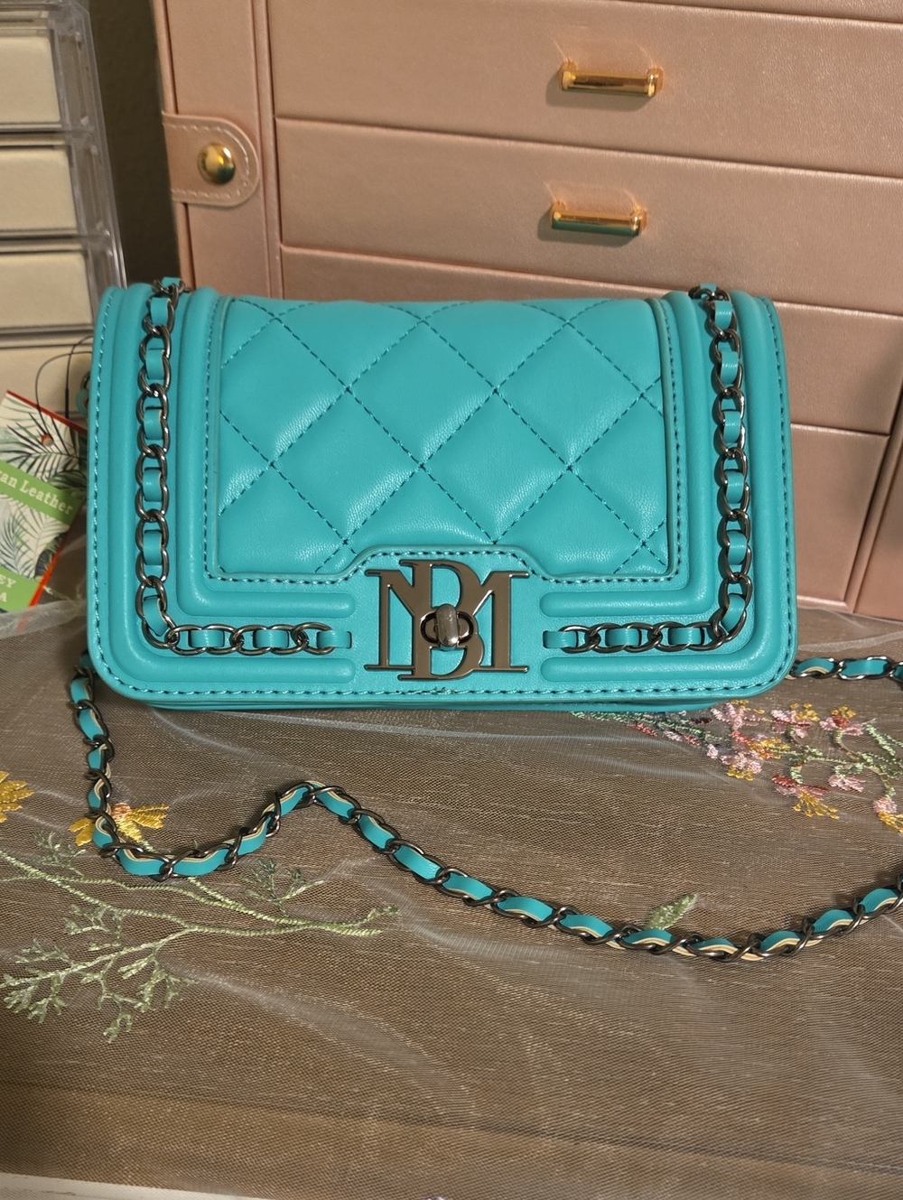 Badgley Mischka STUNNING Turquoise Quilted Chain Crossbody Bag $50 OBO